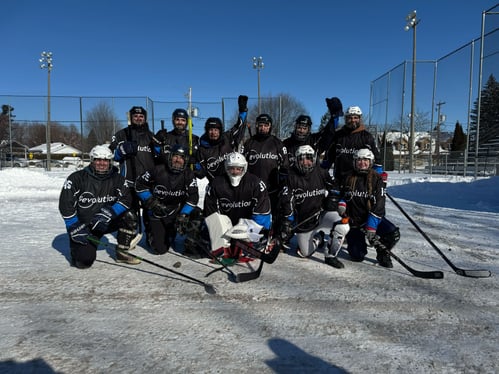 Devolutions participe au tournoi de hockey bottines